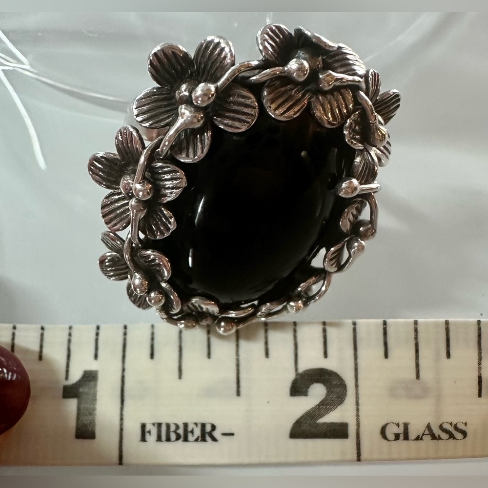 Elegant Black Onyx and 925 Silver Floral Ring - Picture 5 of 6